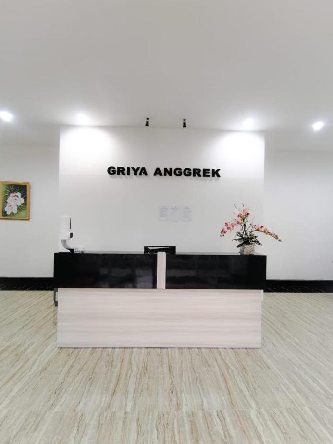 Griya Anggrek Hotel Trenggalek Eksteriør billede